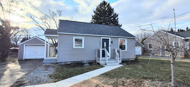 Building Photo - 2 Bedroom 1 Bathroom in Mount Joy!