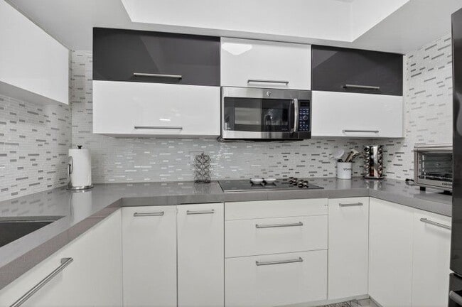 Foto del edificio - 4310 Village Dr