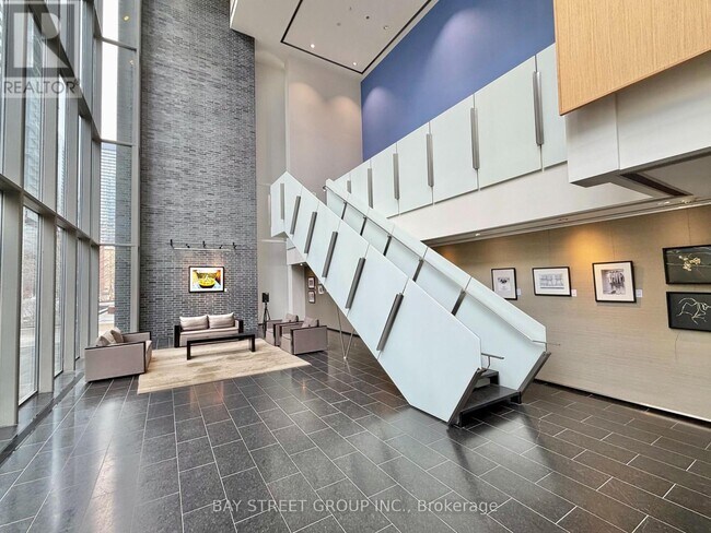 Building Photo - 33 Charles St E