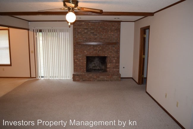 Building Photo - 1117-1121 Elm St