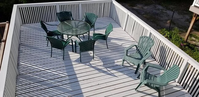 Deck 2 - 326 Leverington Ave