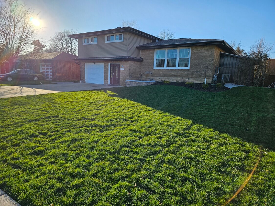 14 W Elmview Ave, Lackawanna, NY 14218 House Rental in Lackawanna, NY