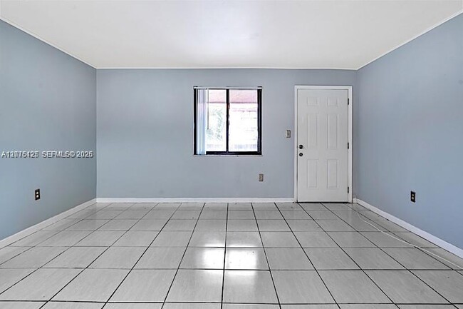 Foto del edificio - 2194 W 60th St