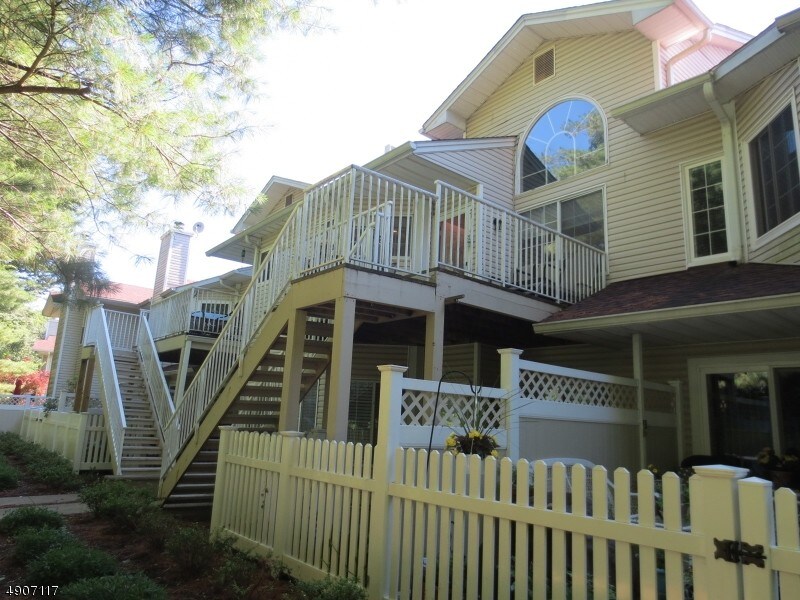 31 Encampment Dr, Bedminster, NJ 07921 Room for Rent in Bedminster