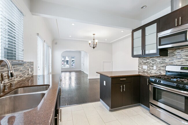 Foto del edificio - 941 N Croft Ave