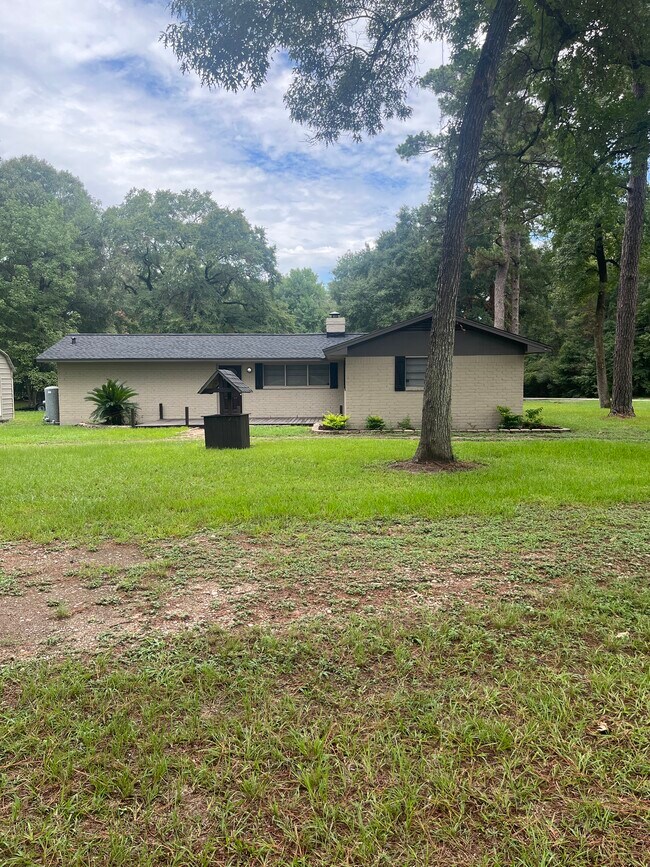 Building Photo - 23807 Red Oak Dr
