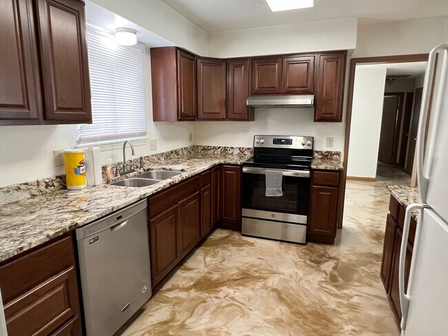 Building Photo - Updated Ranch in the Heart of Virginia Beach!