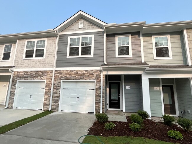 Building Photo - Stunning 3BD, 2.5BA Raleigh Townhome with ...