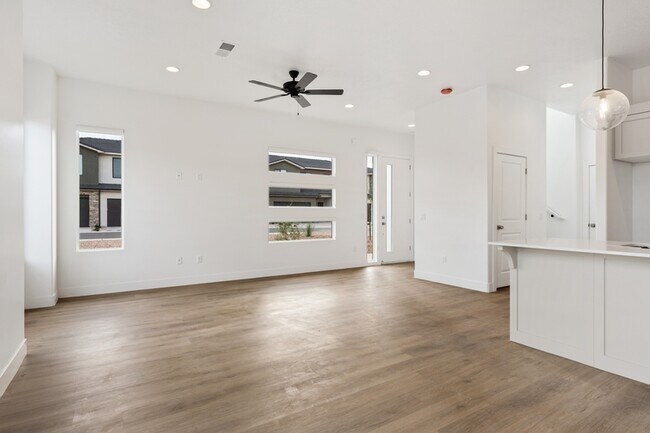 Foto del edificio - 2668 Rain Tree St