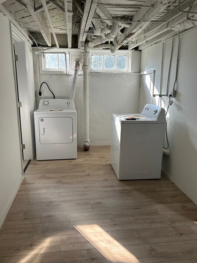 Foto del edificio - 716 Riverside Dr