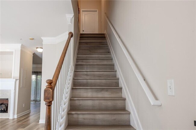 Foto del edificio - 1232 Harris Commons Pl