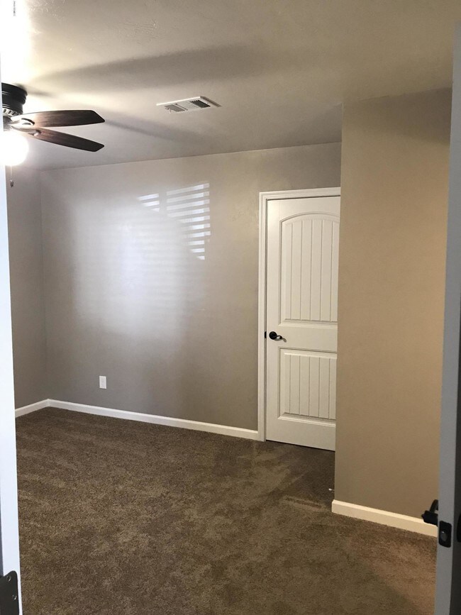 Foto del edificio - 1436 E Cinnabar Ave