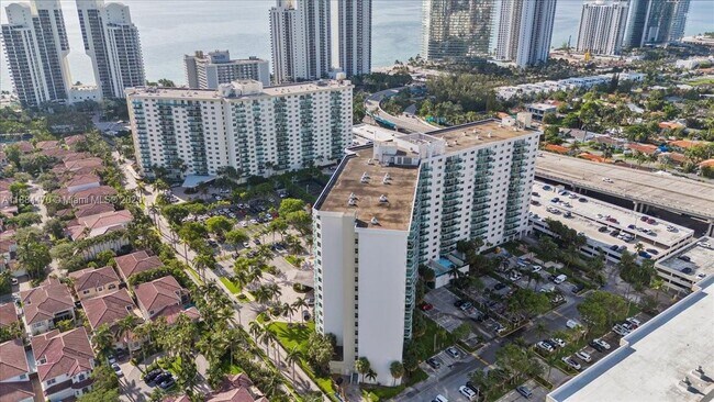 Foto del edificio - 19380 Collins Ave