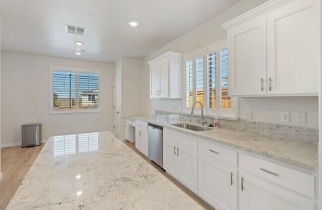 Foto del edificio - Newer Single Story 3 Bedroom Home for Rent in West Roseville