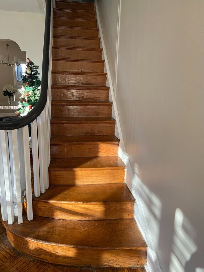 Building Photo - Gorgeous 4-Bedroom Townhome in Ogontz! PHA...
