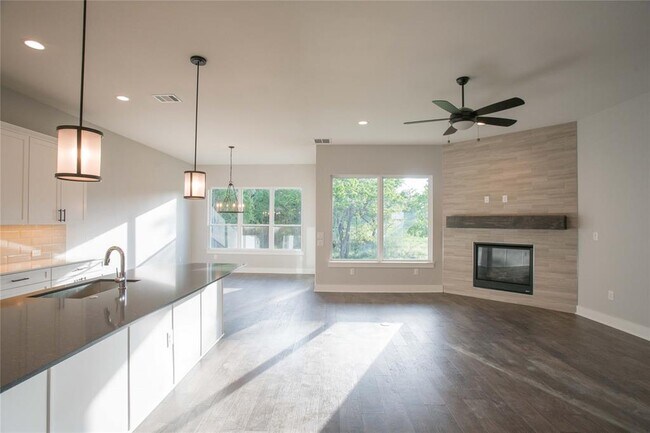 Building Photo - 3022 Sunridge Dr