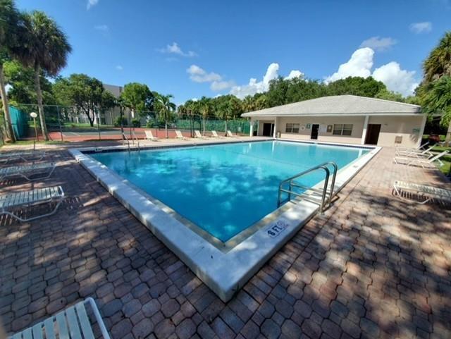 Foto del edificio - 8720 Shadow Wood Blvd