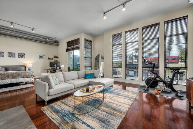 Building Photo - 13320 Beach Ave