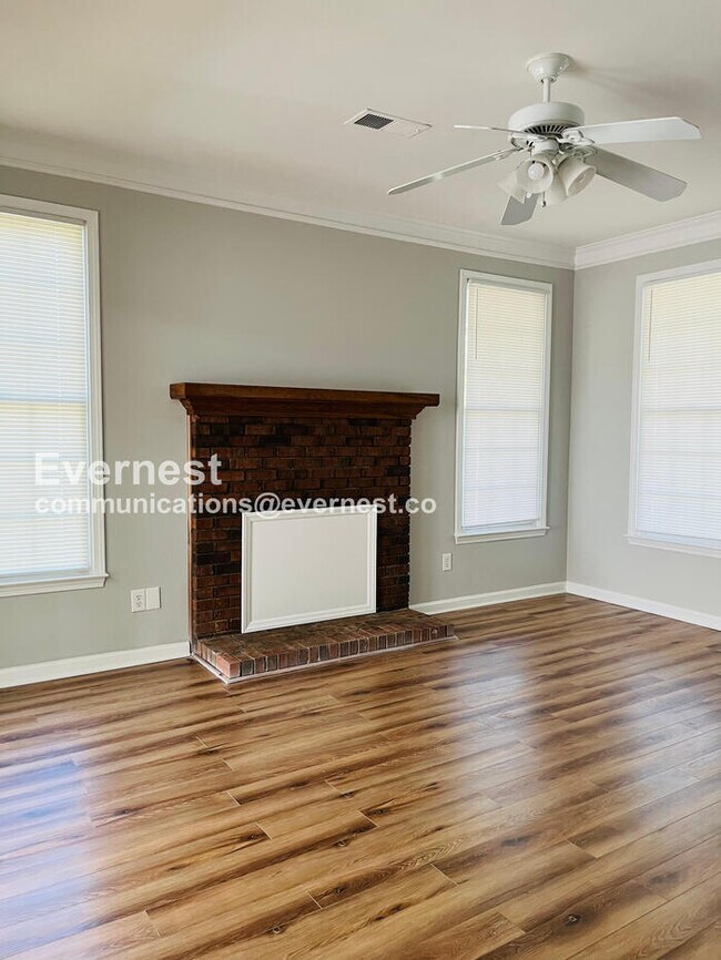 Foto del edificio - 11925 Long Forest Dr