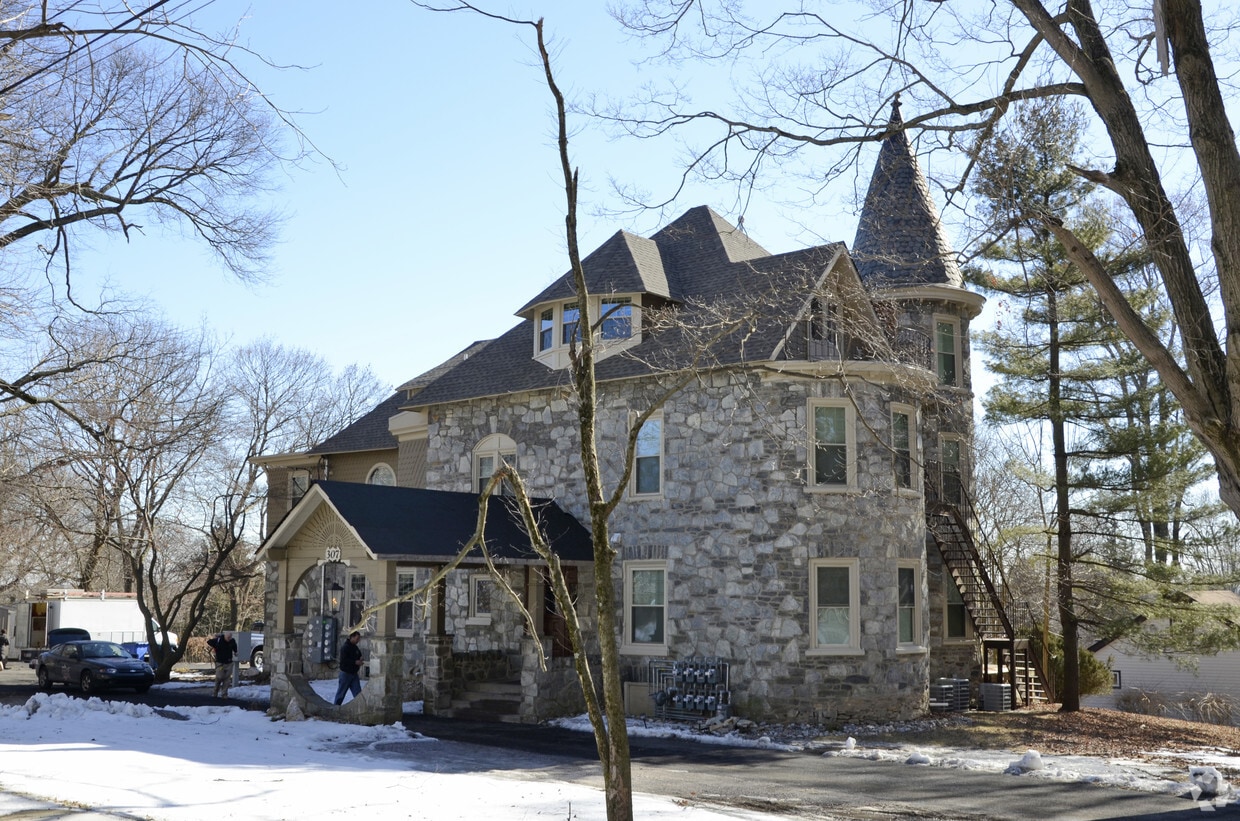 307 W Park Ave Apartments in Langhorne, PA