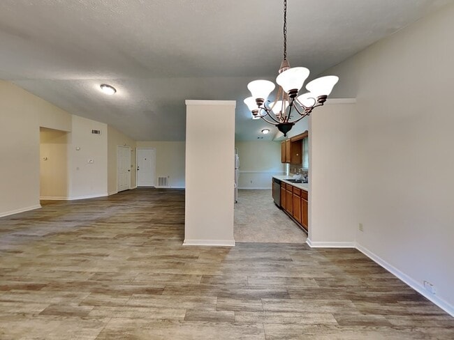 Building Photo - 1410 Stoneleigh Way