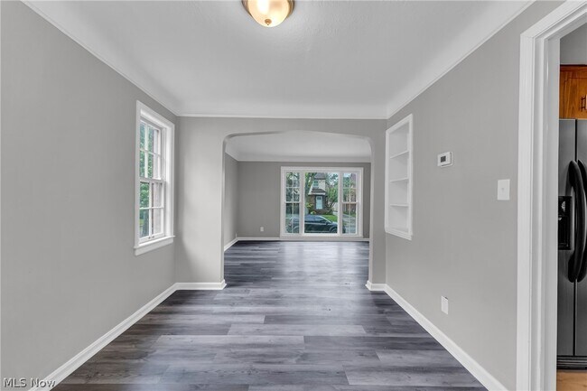 Building Photo - 3872 Grosvenor Rd