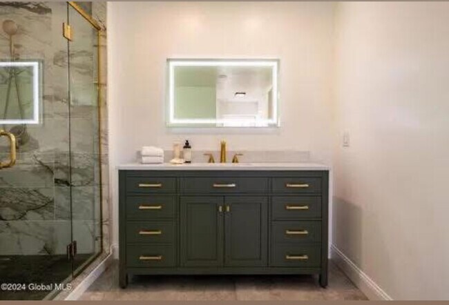 Foto del edificio - 24b Thacher St