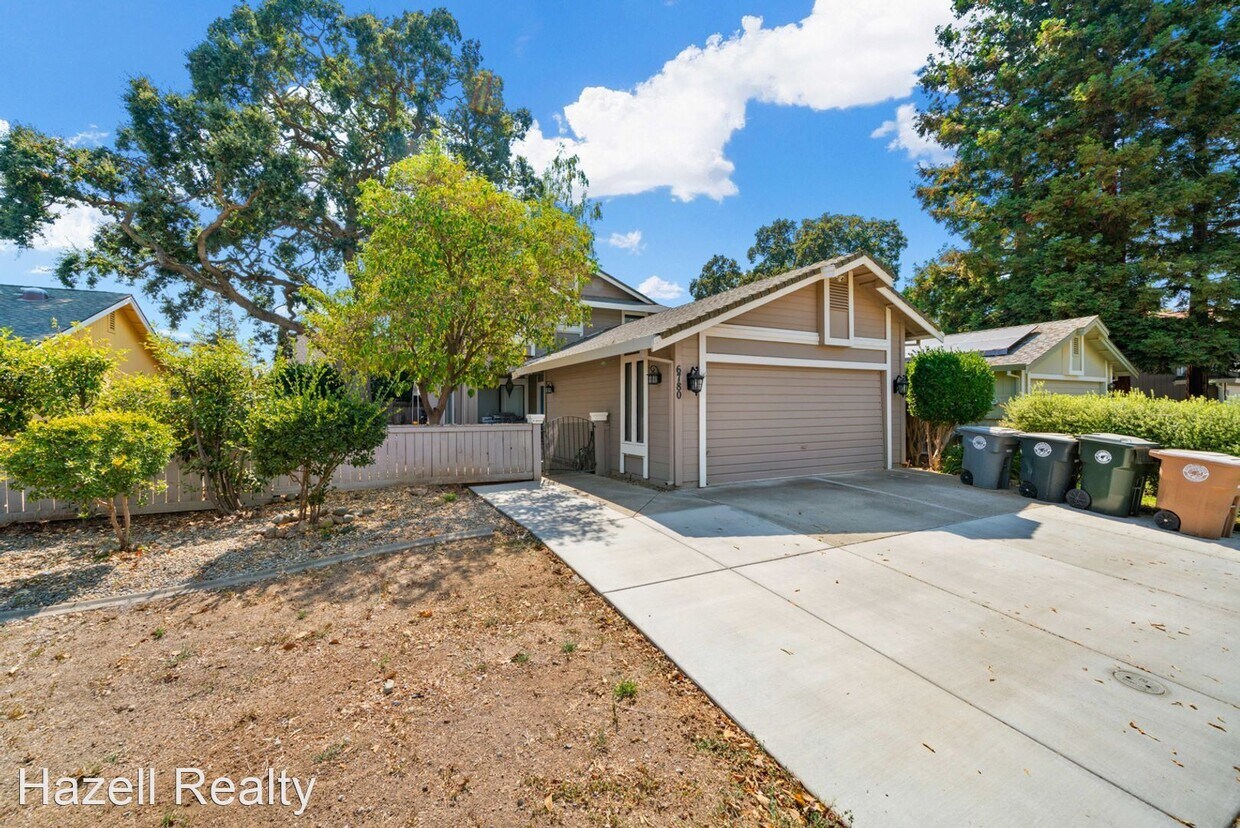 Primary Photo - 3 br, 2.5 bath House - 6780 Koster Way