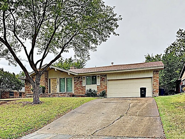 Building Photo - 5460 Wedgmont Cir N