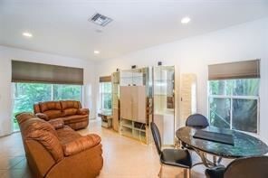 Building Photo - 3 br, 3 bath Townhome - Merrick Preserve