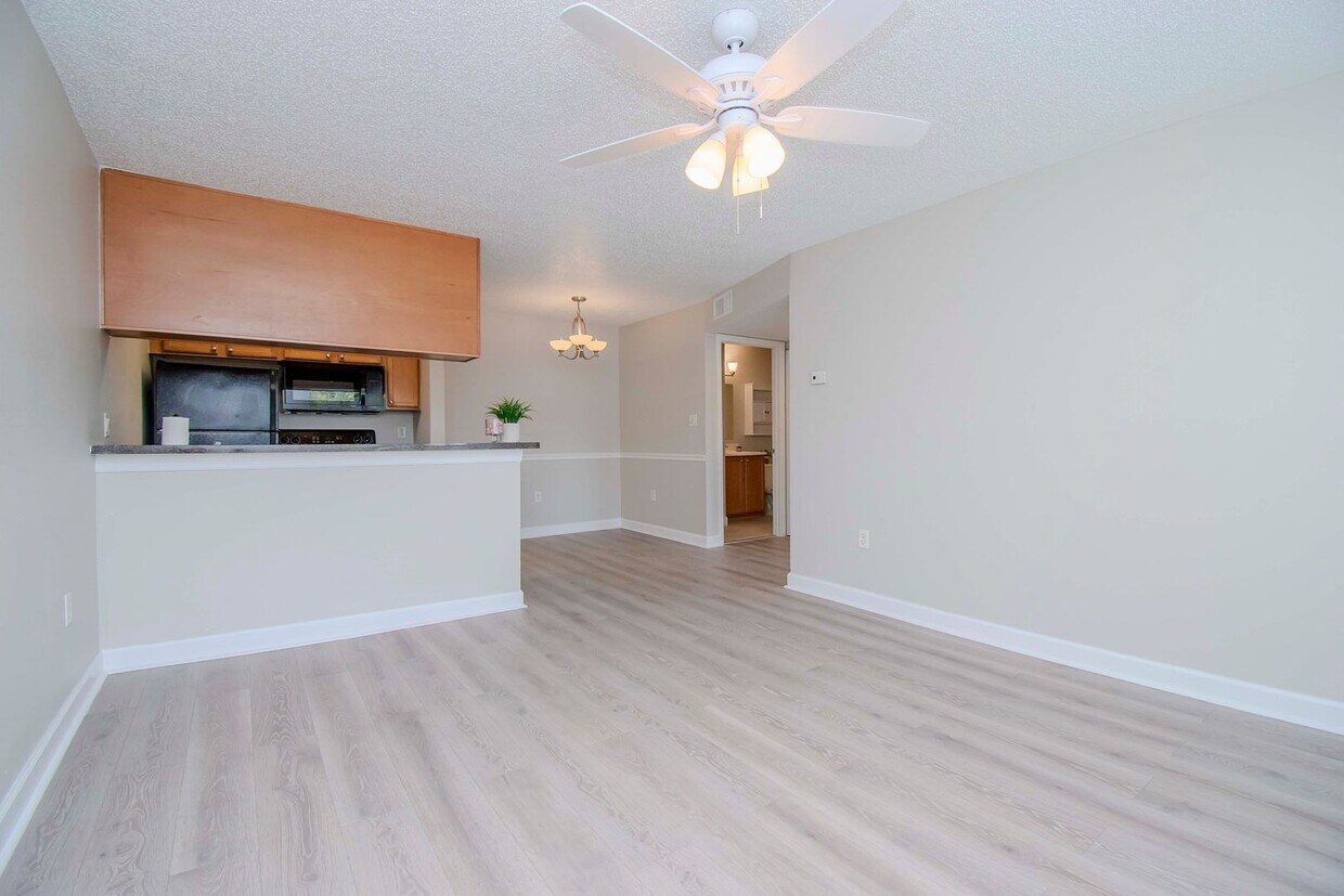 202 Lake Parsons Green, Brandon, FL 33511 Condo for Rent in Brandon