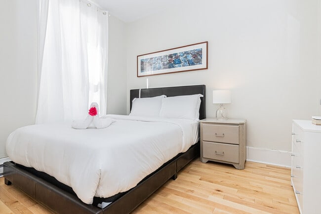 Building Photo - 937 Rue Sainte-Marguerite