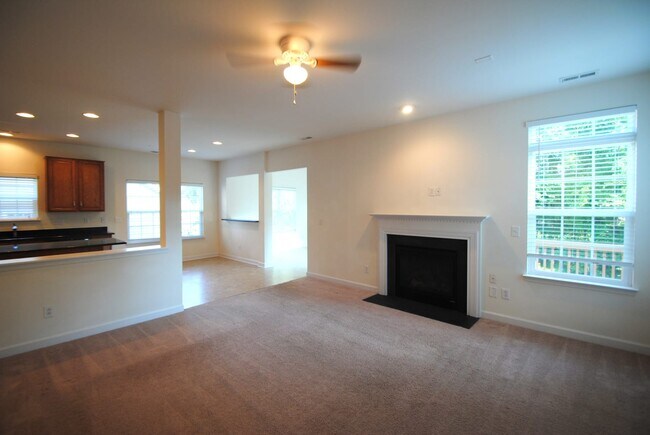 Foto del edificio - 8121 Acacia Ct