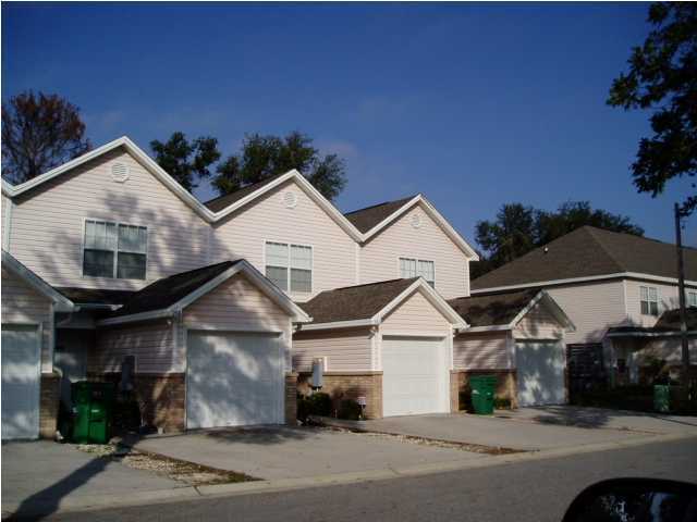 Primary Photo - 977 Scenic Oak Ln