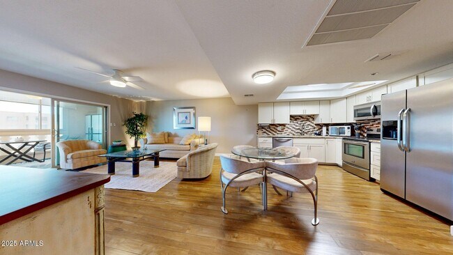 Foto del edificio - 7950 E Camelback Rd