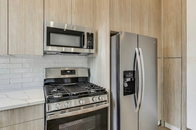Foto del edificio - 2023 N Drake Ave