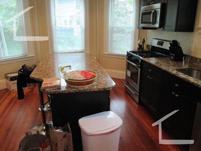 Foto del edificio - 3 Bed 1 Bath in Brighton 9/1