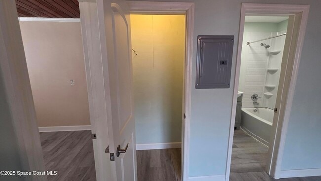 Building Photo - 6411 Ridgewood Ave