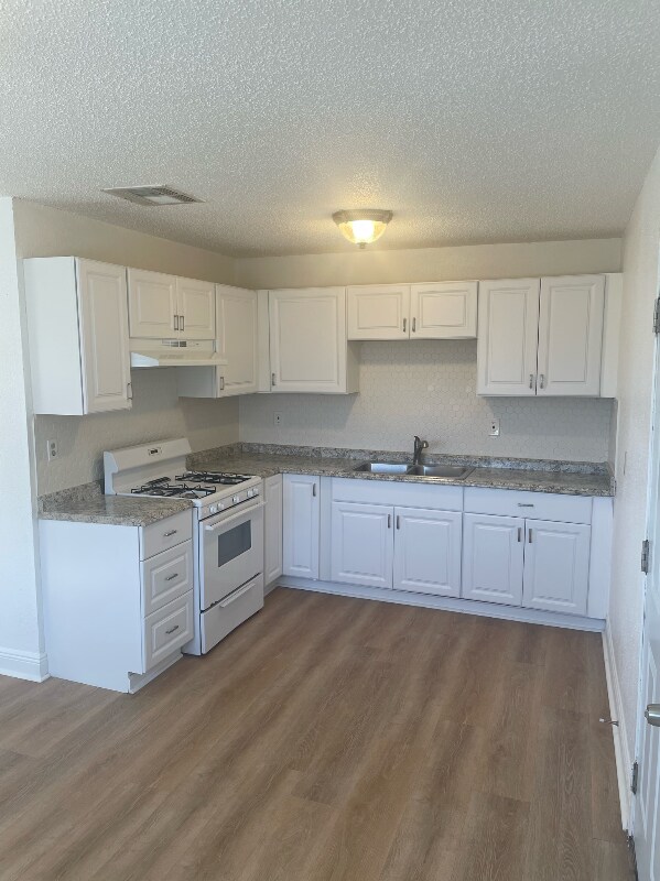 Building Photo - 1825 Buccola Ave