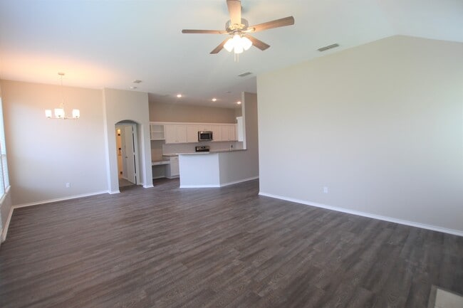 Building Photo - 3 Bedroom 2 Bath in Whitehouse ISD!