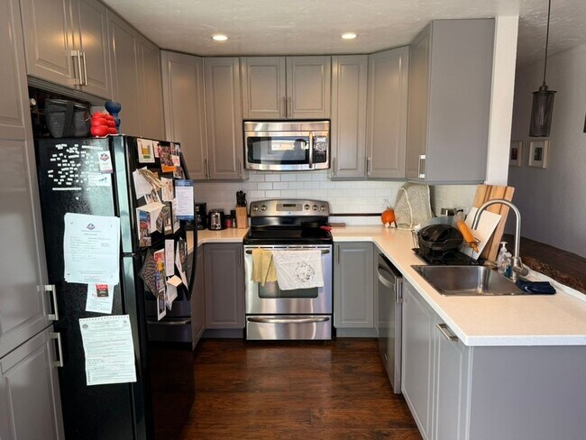 Foto del edificio - 5706 Jellison St