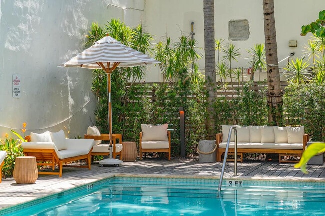 Building Photo - 1700 Alton Rd