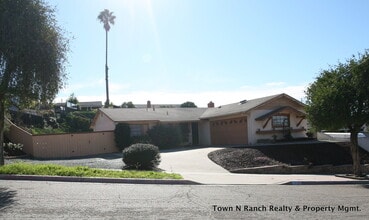 Building Photo - 831 David Dr