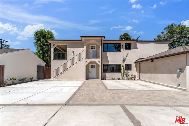 Foto del edificio - 6913 Encino Ave