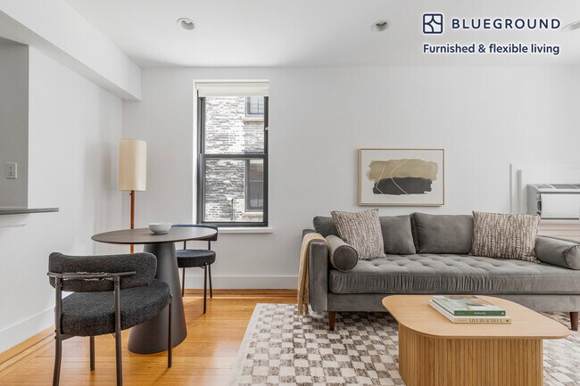 Foto del edificio - 10 W 65th St