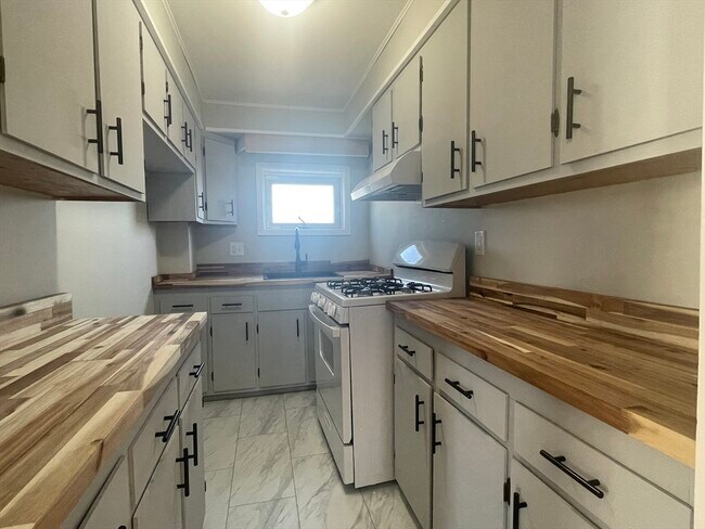 Foto del edificio - 48 Woodlawn St