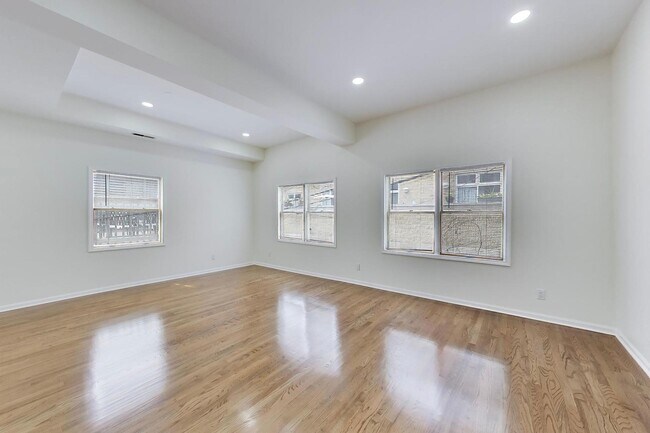 Foto del edificio - 3308 N Racine Ave
