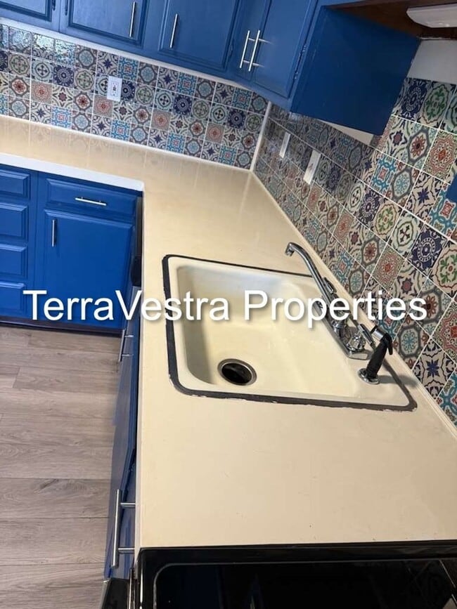 Foto del edificio - 108 N 8th St