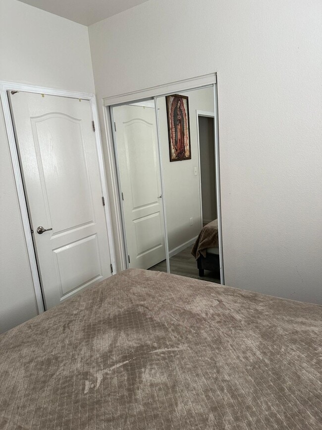 Building Photo - 3008 S Sallee Ct