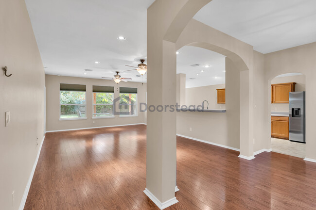 Foto del edificio - 1623 Sunnycrest Cir